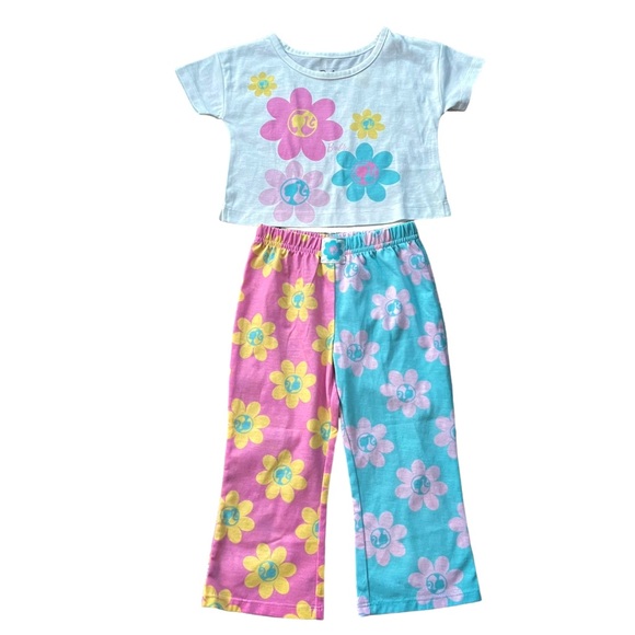 Barbie Pajama Set Size 2T - Picture 1 of 12